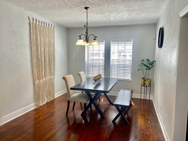 Building Photo - 2718 Cleburne St