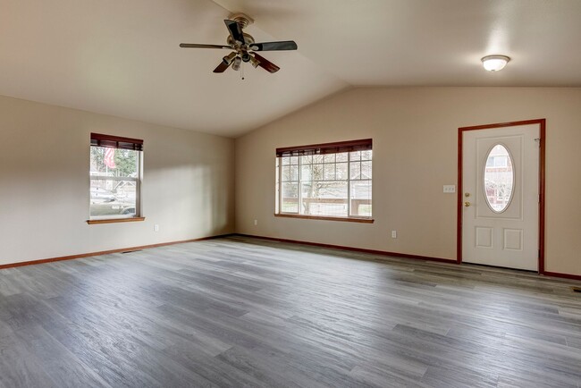 Building Photo - 3 Bedroom/2 Bath with garage home in Crosby Commons