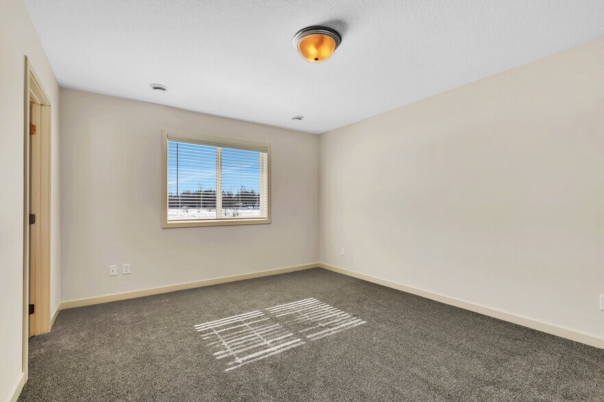 Building Photo - 4374 32nd St S