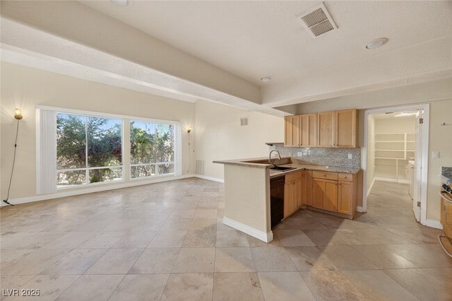 Building Photo - 1114 Vegas Valley Dr