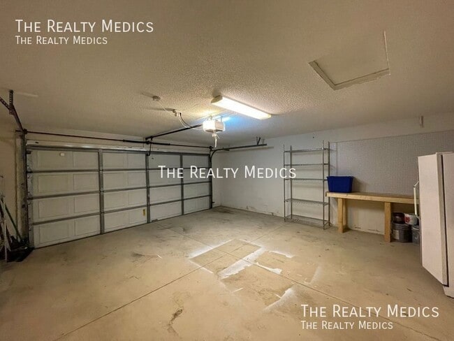 Building Photo - 737 Lagoon Dr