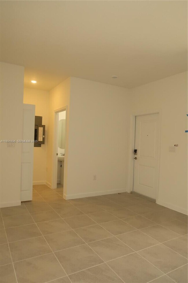 Building Photo - 1509 SE 27th Rd