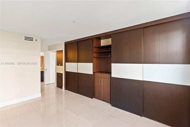 Building Photo - 19655 E Country Club Dr