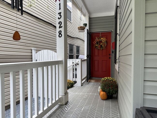 Building Photo - 1328 Morris Rd SE