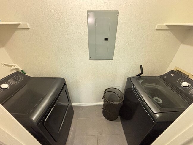 Building Photo - Gorgeous 1Bed/1Bath Fully Furnished 1st Floor Condo located in NW Las Vegas gated Community!