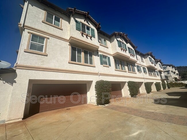 Building Photo - 82 Via Katrina