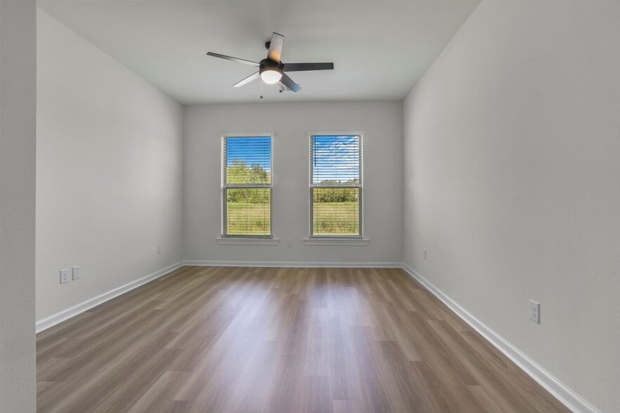 Building Photo - 13615 Ball Park Rd