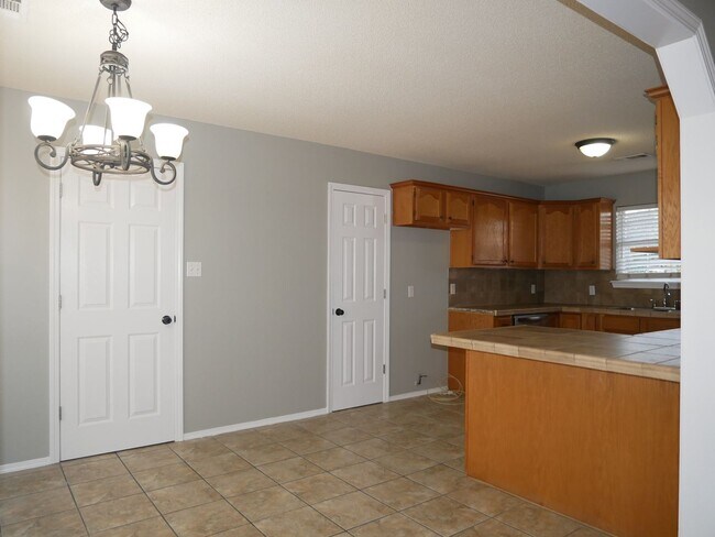 Building Photo - 1401 Osage Dr
