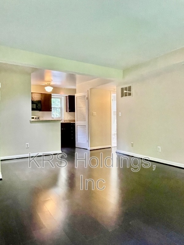 Building Photo - 1305 E Abingdon Dr