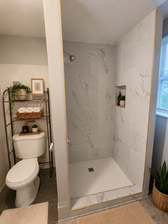 Building Photo - Spacious 2BR Townhouse with Private Patio in the Heart of Newbold