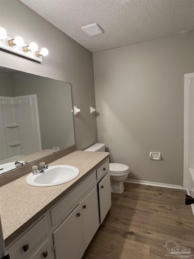 Building Photo - 10055 Hillview Dr