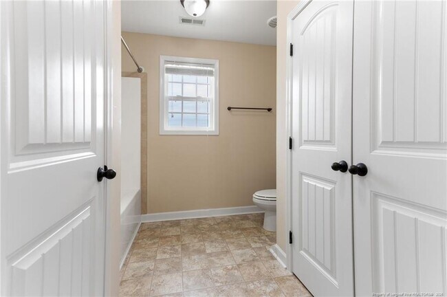 Building Photo - 573 Wedgefield Dr