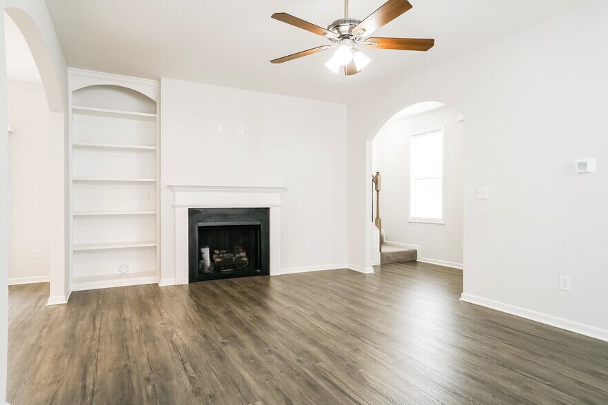 Building Photo - 106 Rosemary St