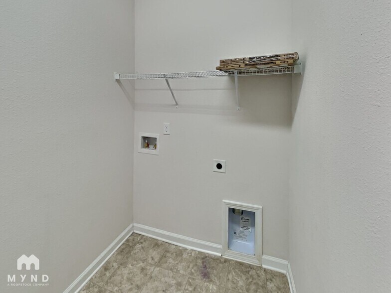 Building Photo - 2880 Alpin Dr