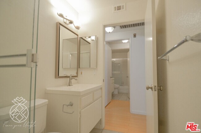 Building Photo - 1727 Glendon Ave