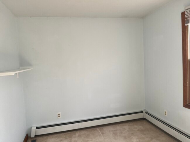 Building Photo - 731 Pleasant St