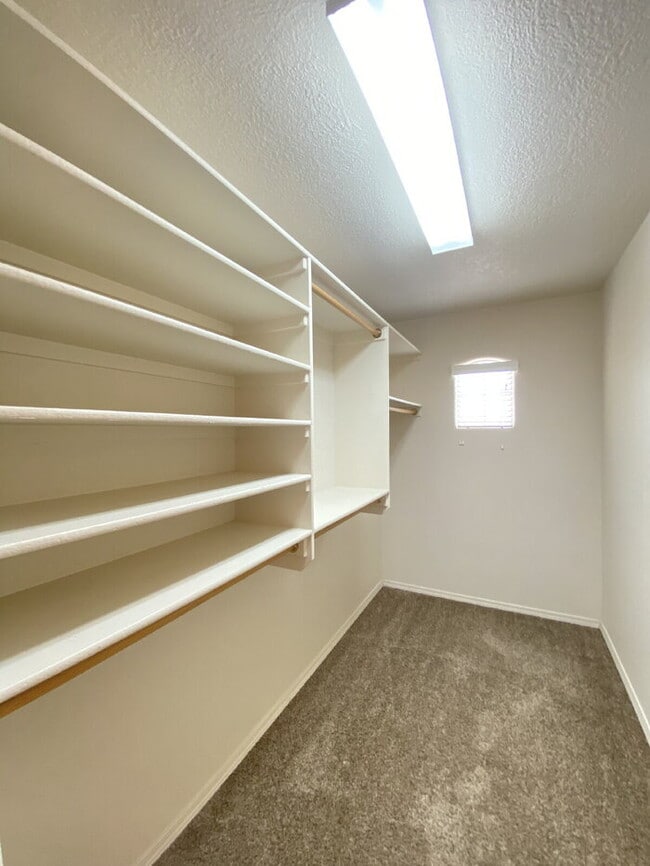 Building Photo - GATED COMMUNITY - 2 Story Townhouse - All BR Upper Level