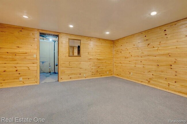 Building Photo - 5307 Metamora Rd