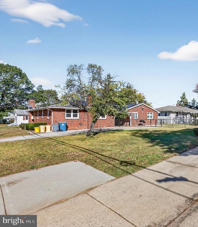 Building Photo - 8402 Holman Ave