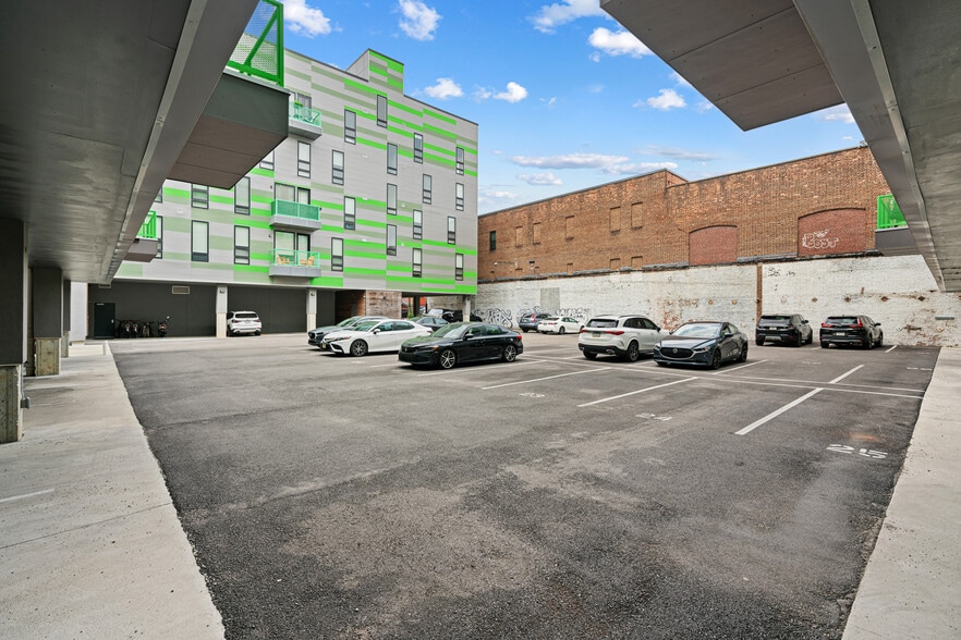 Building Photo - 1501 N 31st St