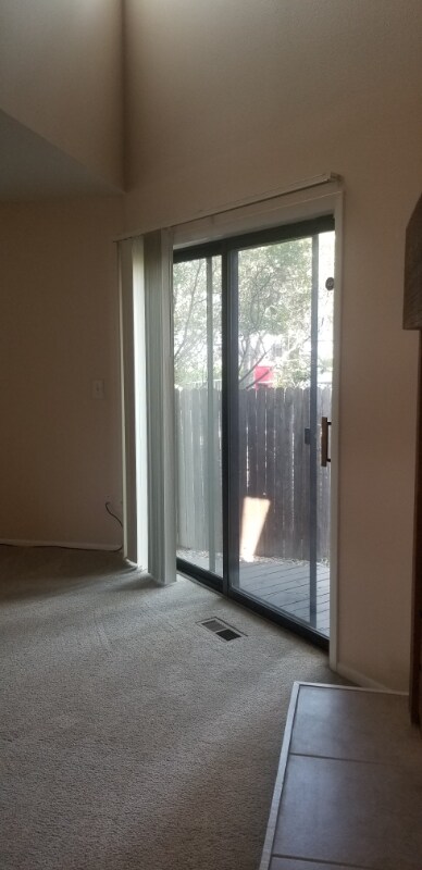 Building Photo - 866 Pebblewood Dr