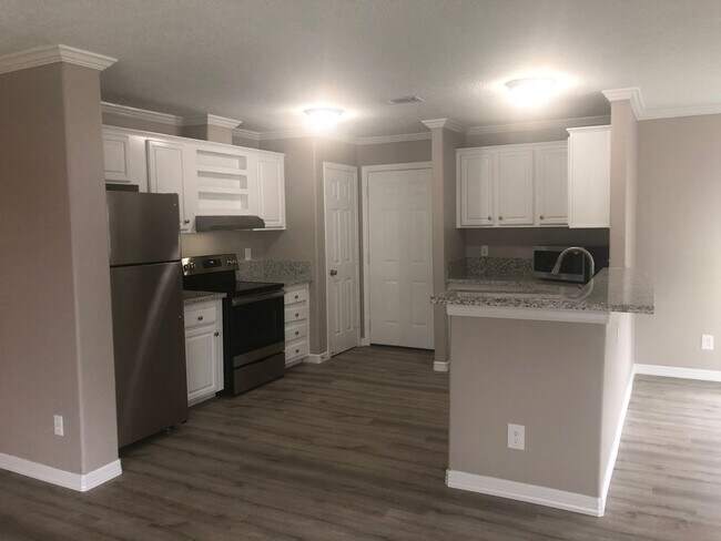 Building Photo - 148 Varsity Cir