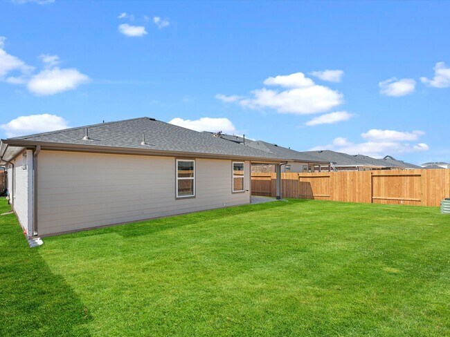 Building Photo - 3335 Silverton Dr