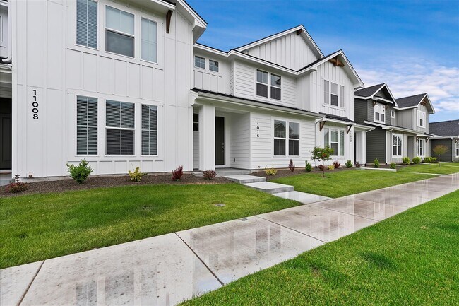 Building Photo - 11016 W Portola St