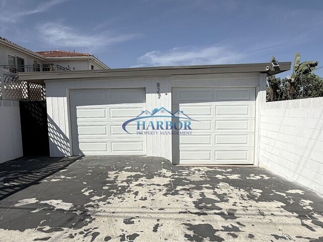 Building Photo - 827 W 22nd St