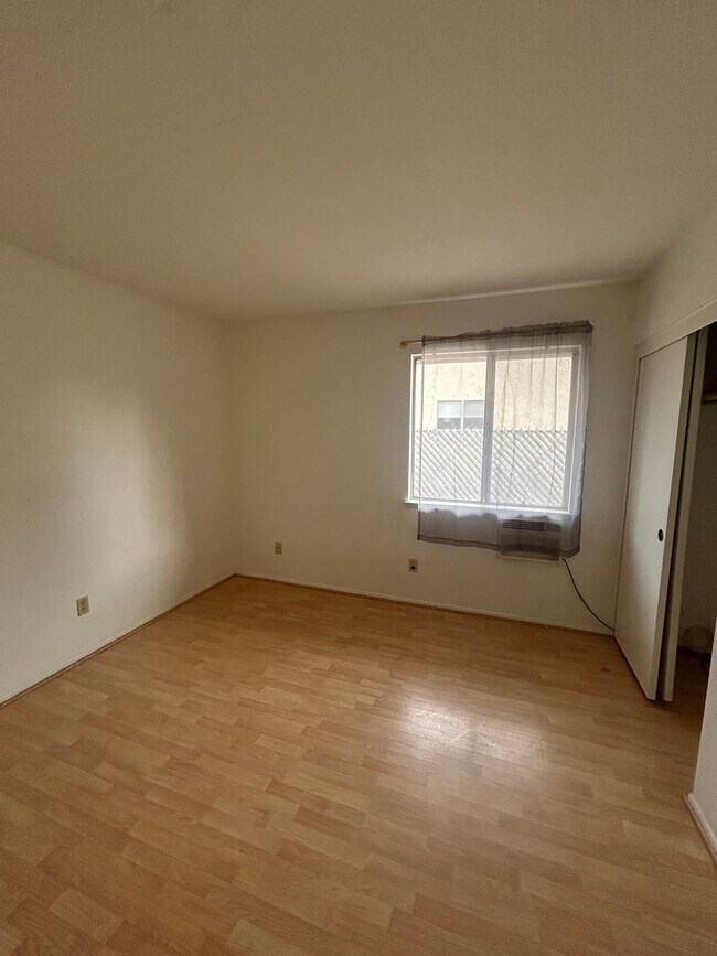 Building Photo - 25861 Amapolas St