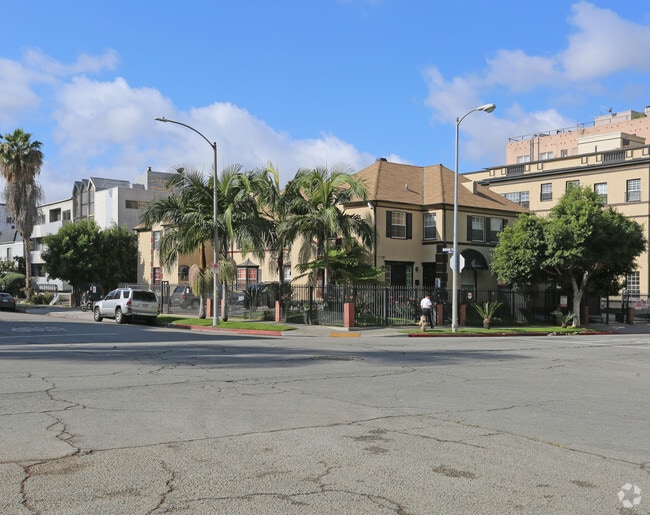 Building Photo - 701-707 S Berendo St