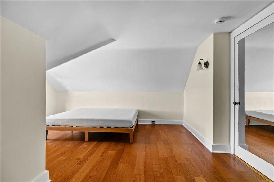 Building Photo - 18 Rhode Island Ave