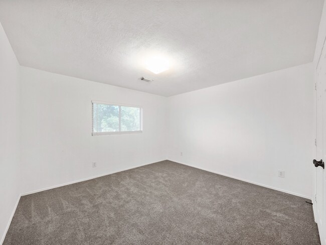 Building Photo - 1011 Backland Ct