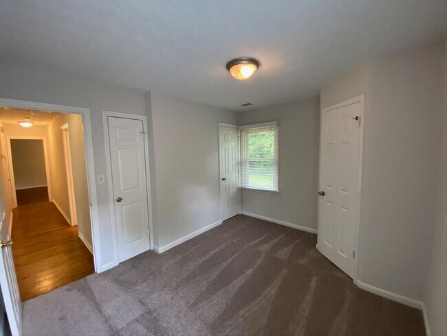 Building Photo - Charming Well Maintained Ranch on Quiet Cul-de-Sac – 3BR/2BA Near Downtown Decatur