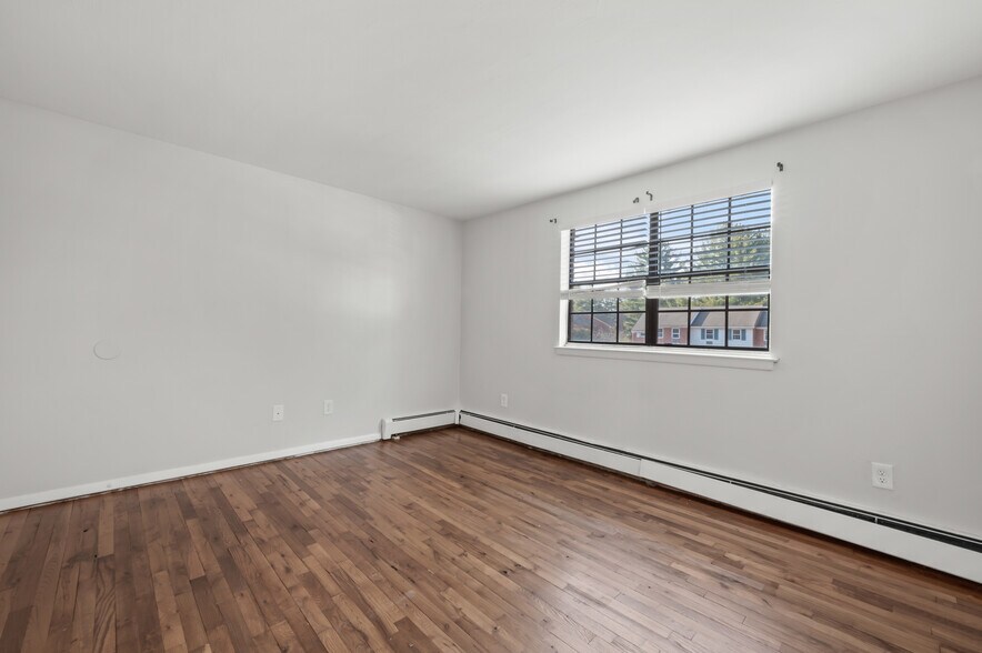 Building Photo - 340 Charter Oak St