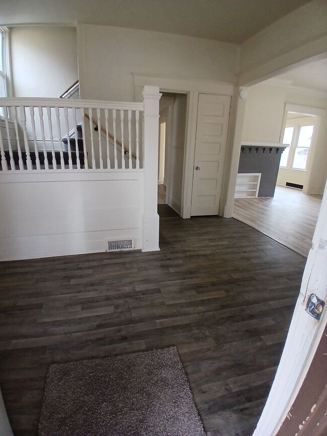 Building Photo - 730 Ashland Ave