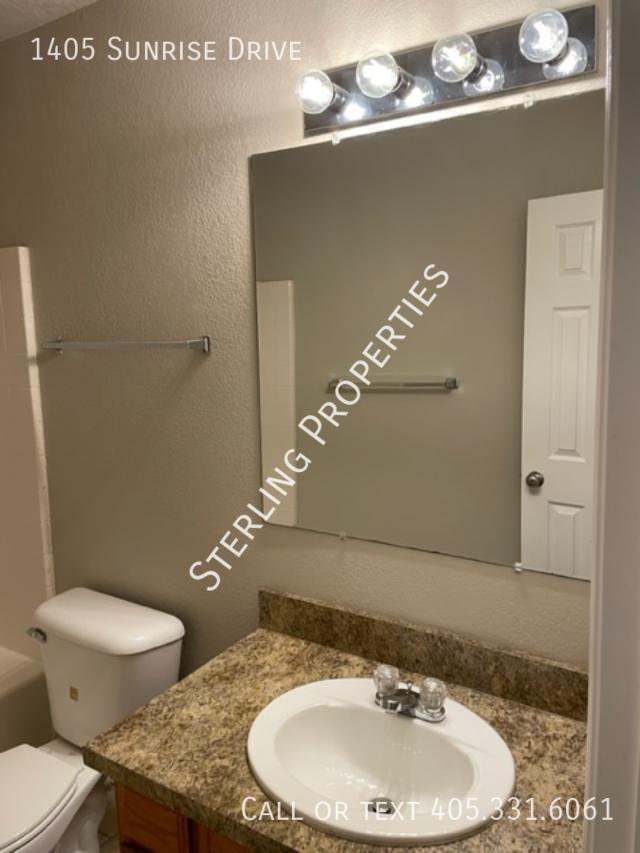 Building Photo - 1405 Sunrise Dr