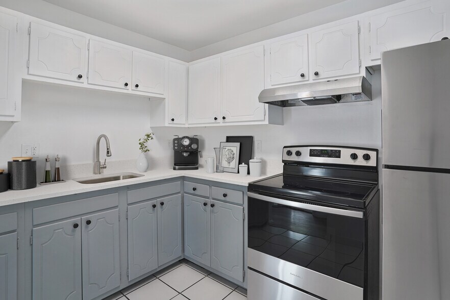 Building Photo - Rockway Commons