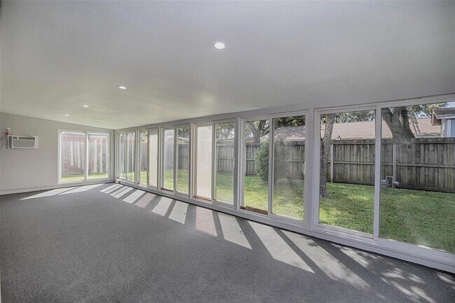 Building Photo - 10214 Tolman St
