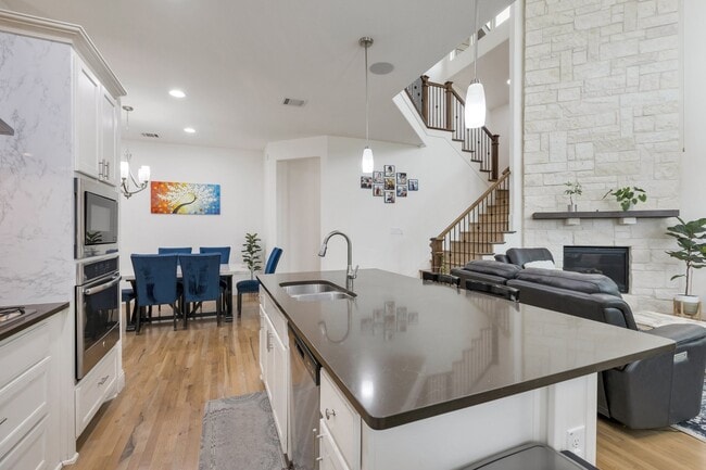 Building Photo - 2464 Castle Ridge Dr