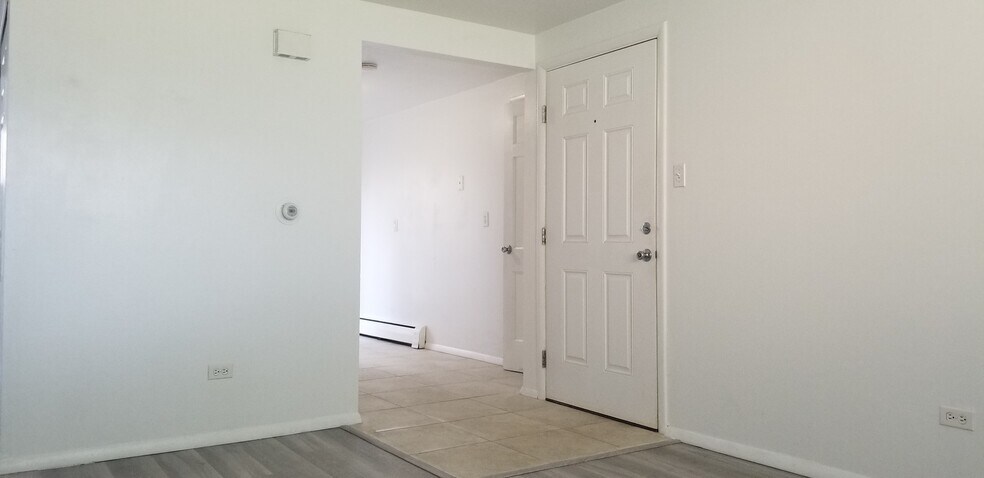 Entry - 1460 S Ash St