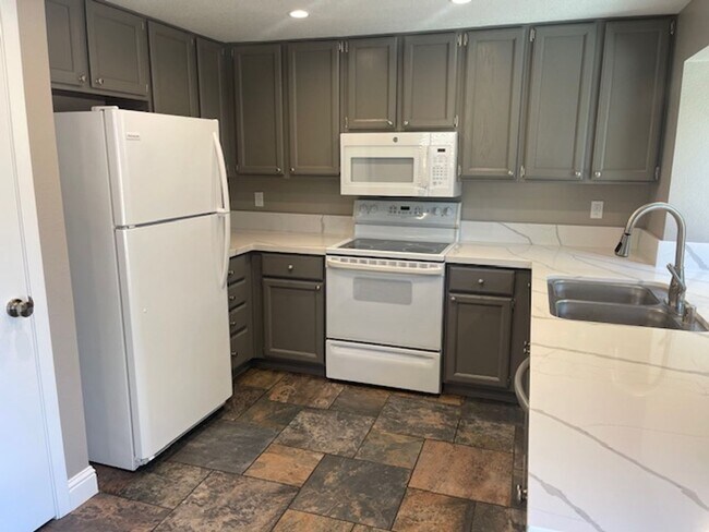 Building Photo - COMING SOON! Beautiful Home with Stunning ...