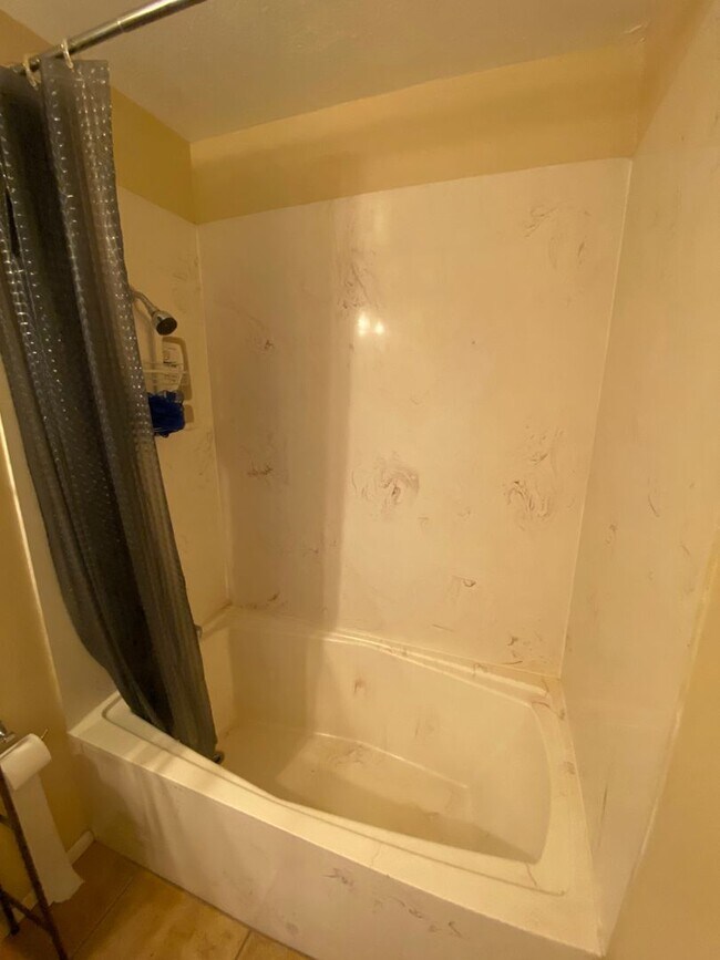 Building Photo - Beautiful 3 bedroom