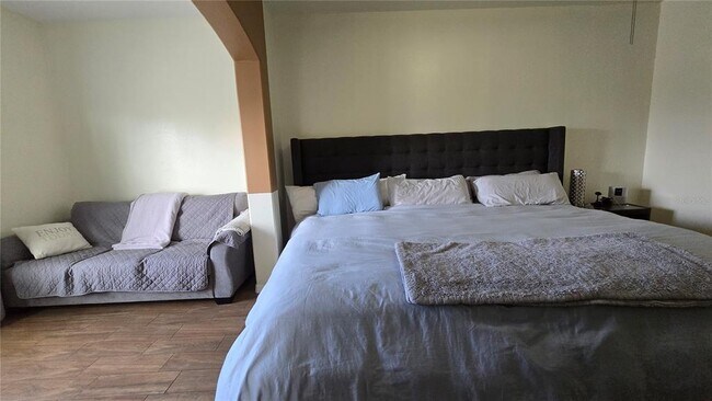 Building Photo - 4085 Shadetree Ln