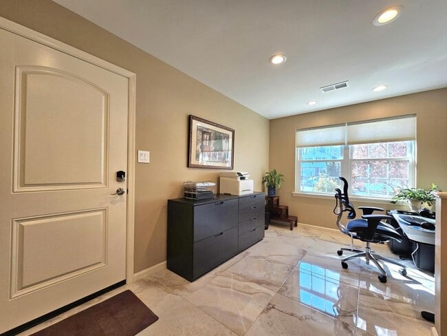 Building Photo - 11930 Cotton Mill Dr