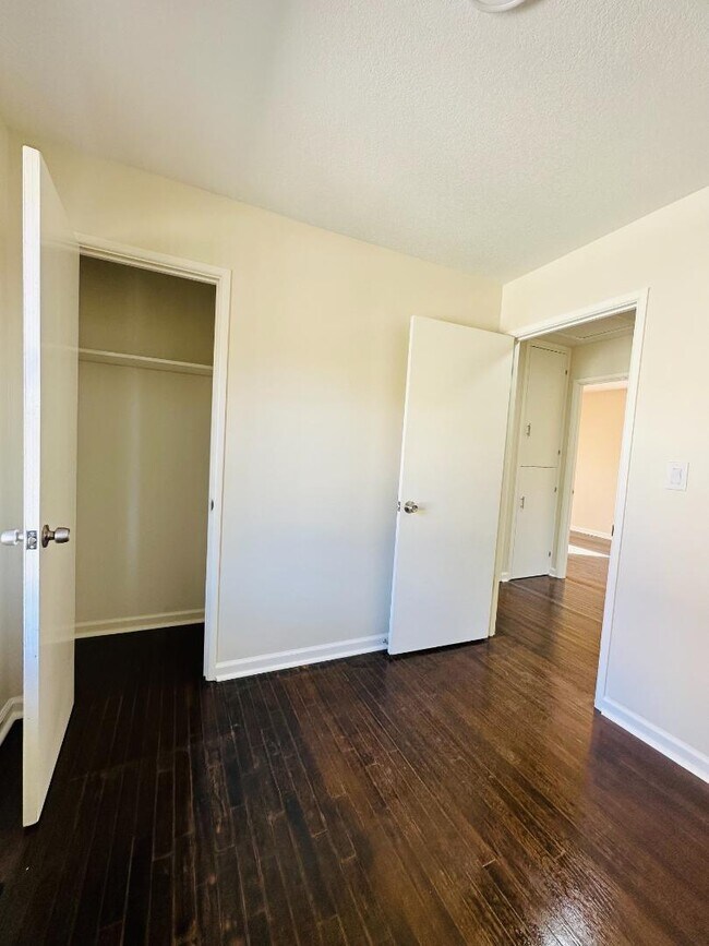 Building Photo - 4551 Lister Ave