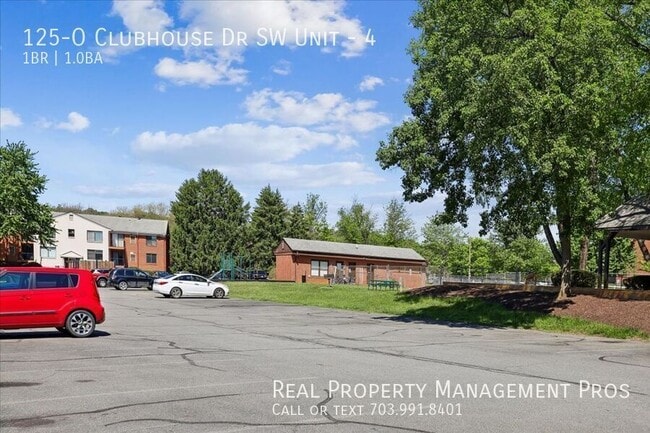 Building Photo - 125 Clubhouse Dr SW