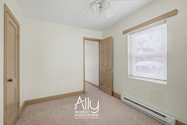 Building Photo - 2550 Woodland Dr