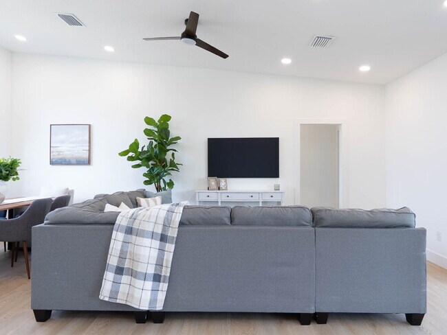 Building Photo - Brand New 3 Bedroom Canal Front Home for Rent in North Port