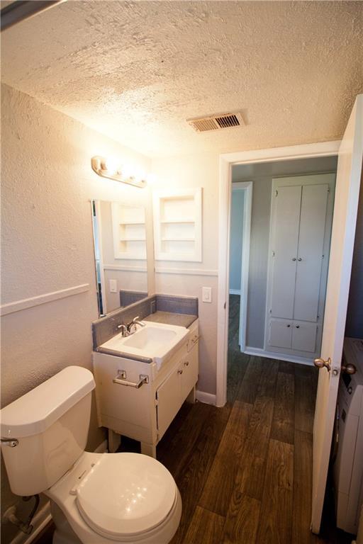 Building Photo - 2506 Manor Cir